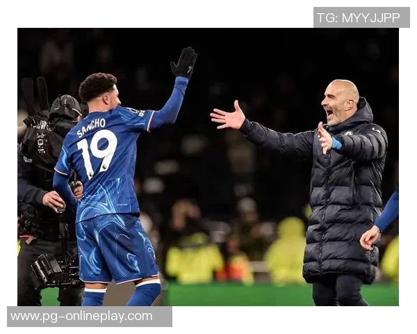 欧冠激战曼联大胜切尔西乌龙球引发全场狂欢转会传闻再起