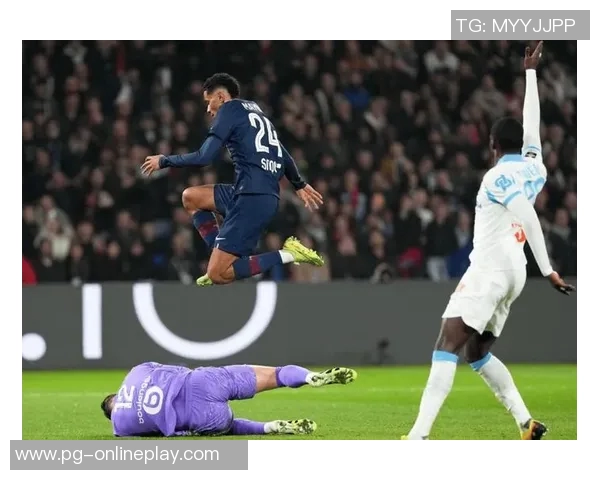 中超赛场惊现冷门巴黎圣日耳曼与尤文图斯战成平局乌龙球引发全场轰动 中超赛场惊现冷门巴黎圣日耳曼与尤文图斯战成平局乌龙球引发全场轰动